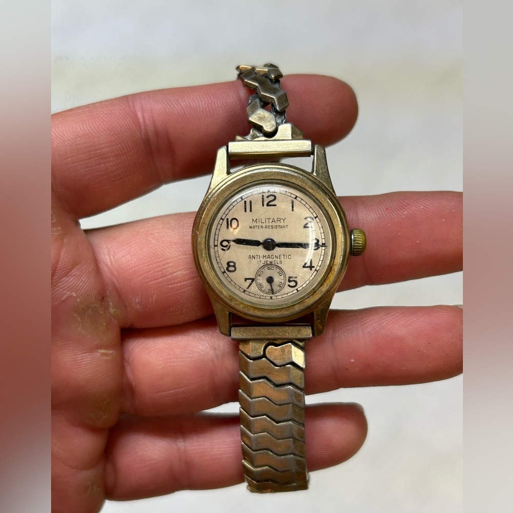 Vintage Military Waterproof Anti-magnetic 17 Jewels Watch (Not Running)